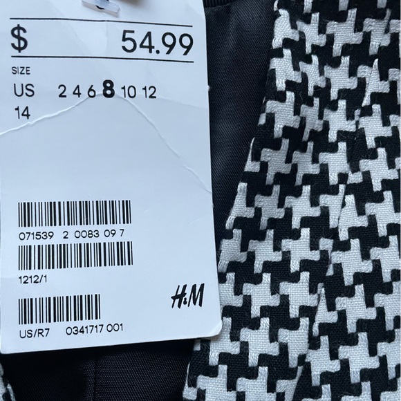H&M Blazer, black and white, quarter sleeve length. Size 8 - new, never worn! - Picture 2 of 3